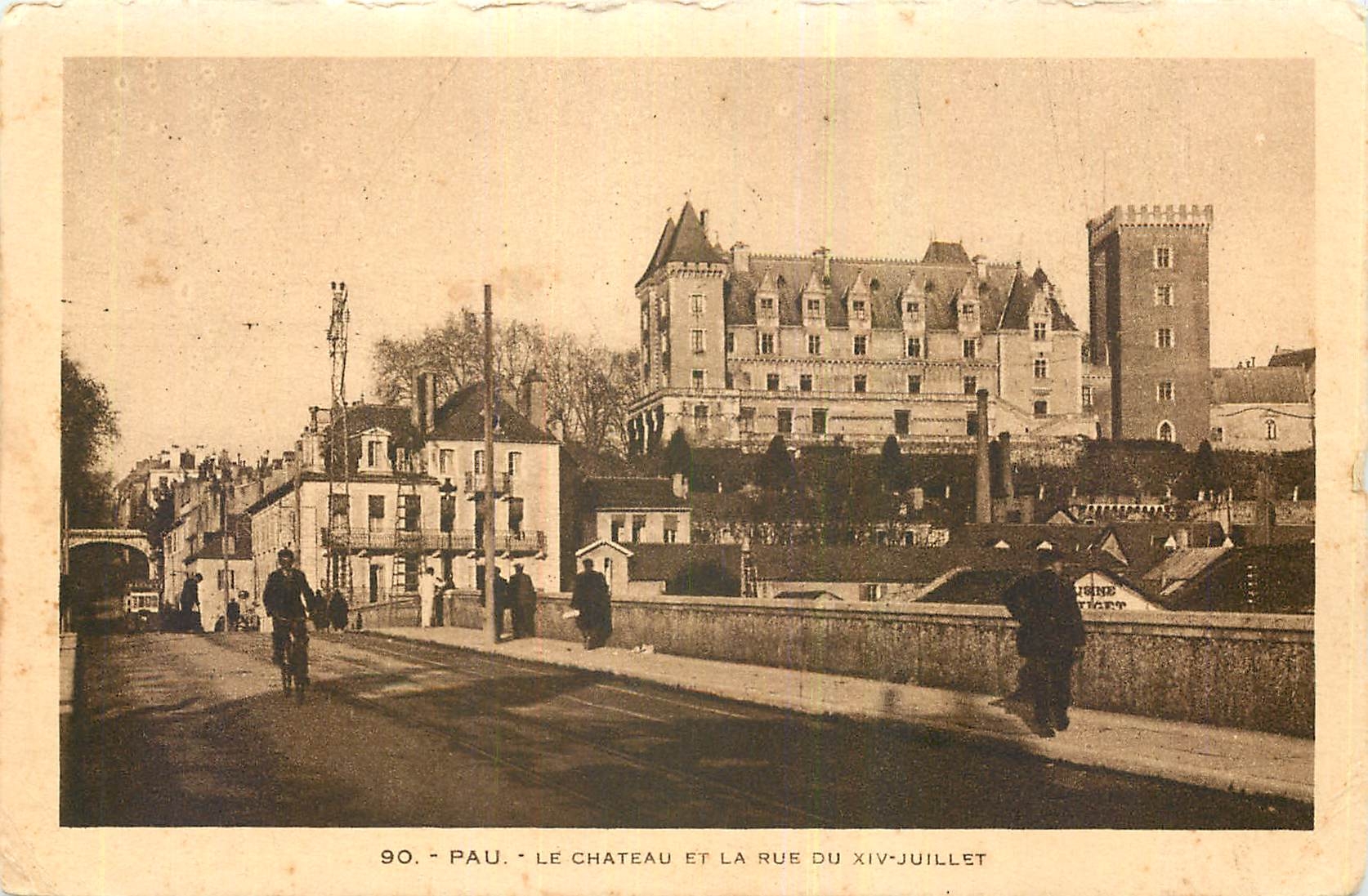 CPA Pau le Chateau et la Rue du XIV Juillet 