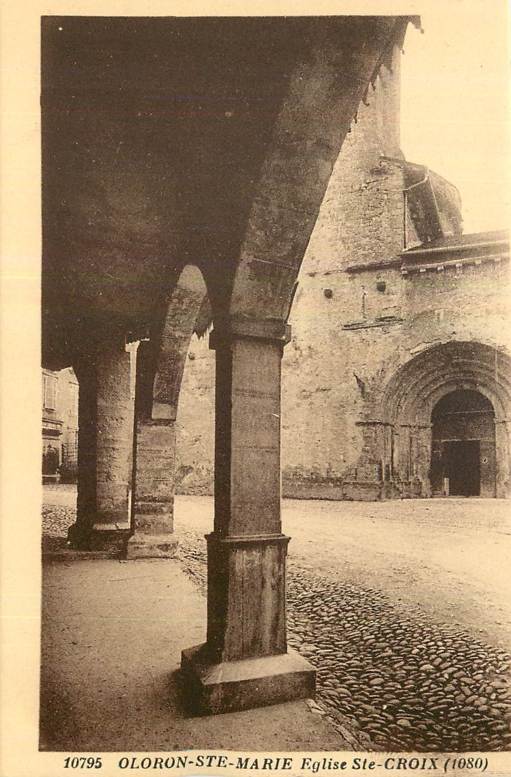 CPA Oloron Ste Marie EGlise Ste Croix 1080 