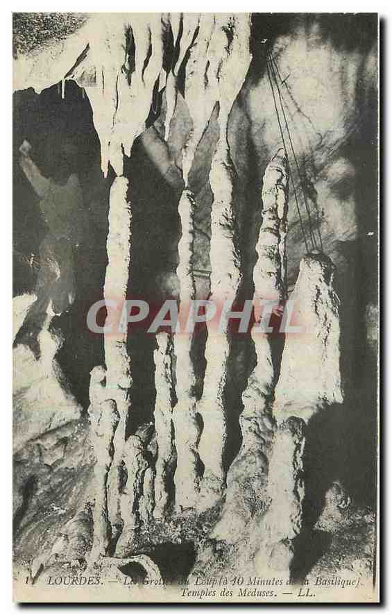 CPA Lourdes les Grottes du Loup a 10 Minutes de la BAsilique Temples des Meduses 