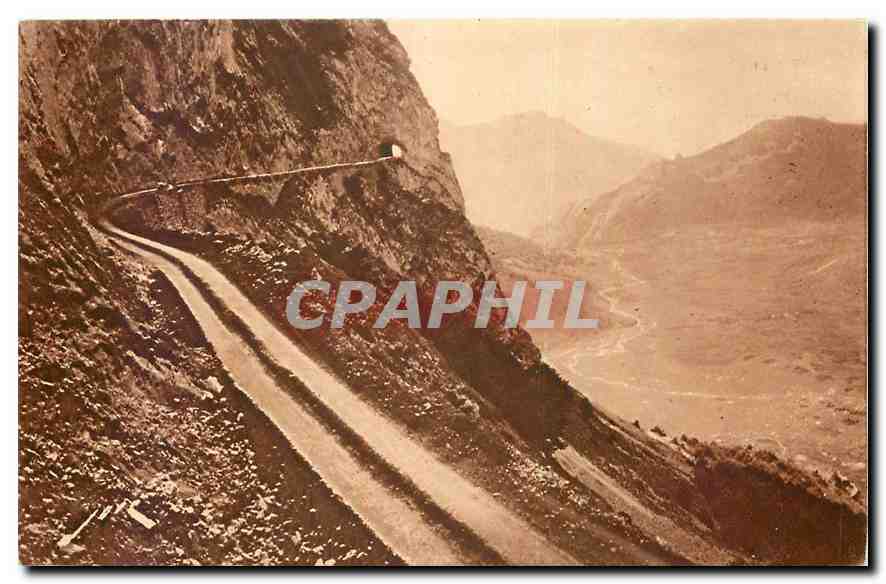 CPA Route Thermale du Col d'Aubisque le Tunnel aux rochers de Bazen 