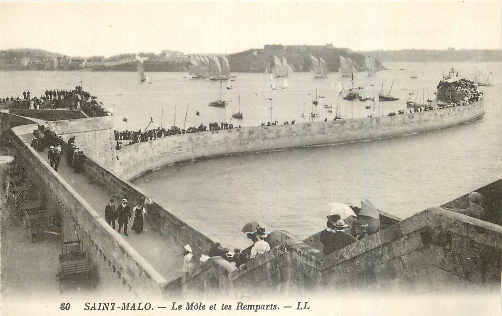 Saint-Malo — Le Môle et les Remparts — LL