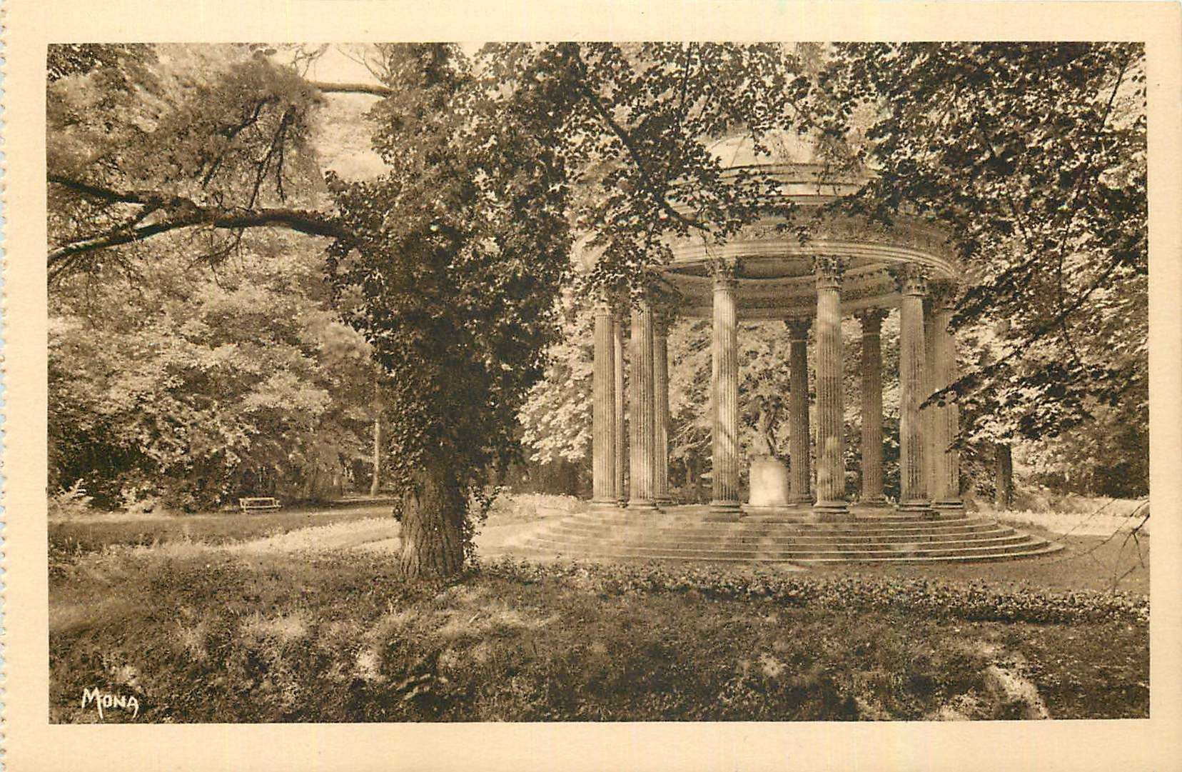 CPA Les Petits Tableaux de Versailles Le Temple de l'Amour au centre Amour de Bouchardon 
