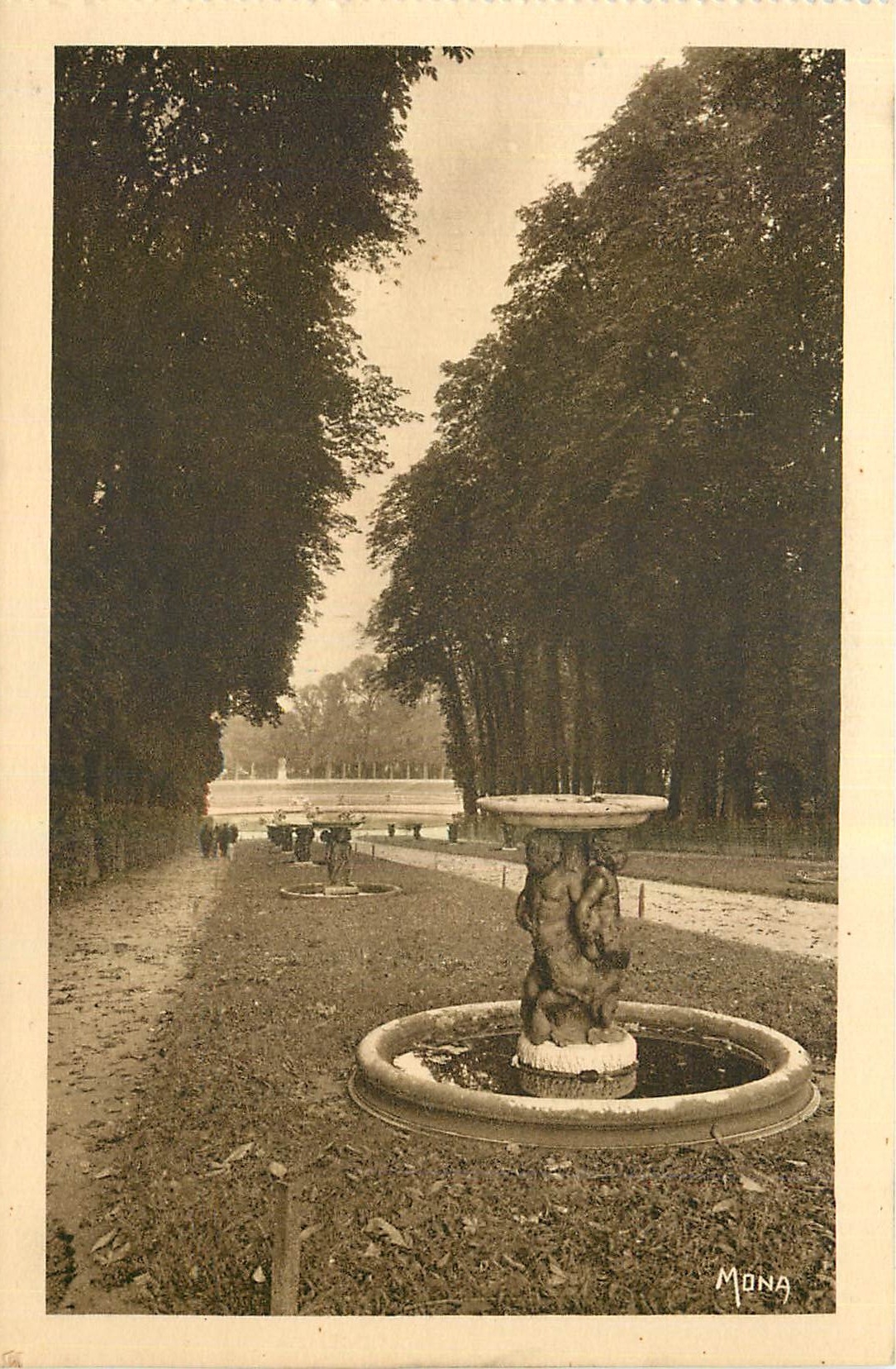 CPA Les Petits Tableaux de Versailles L'Allee d'Eau ou des Marmousets Serie de 22 bassins supportes 