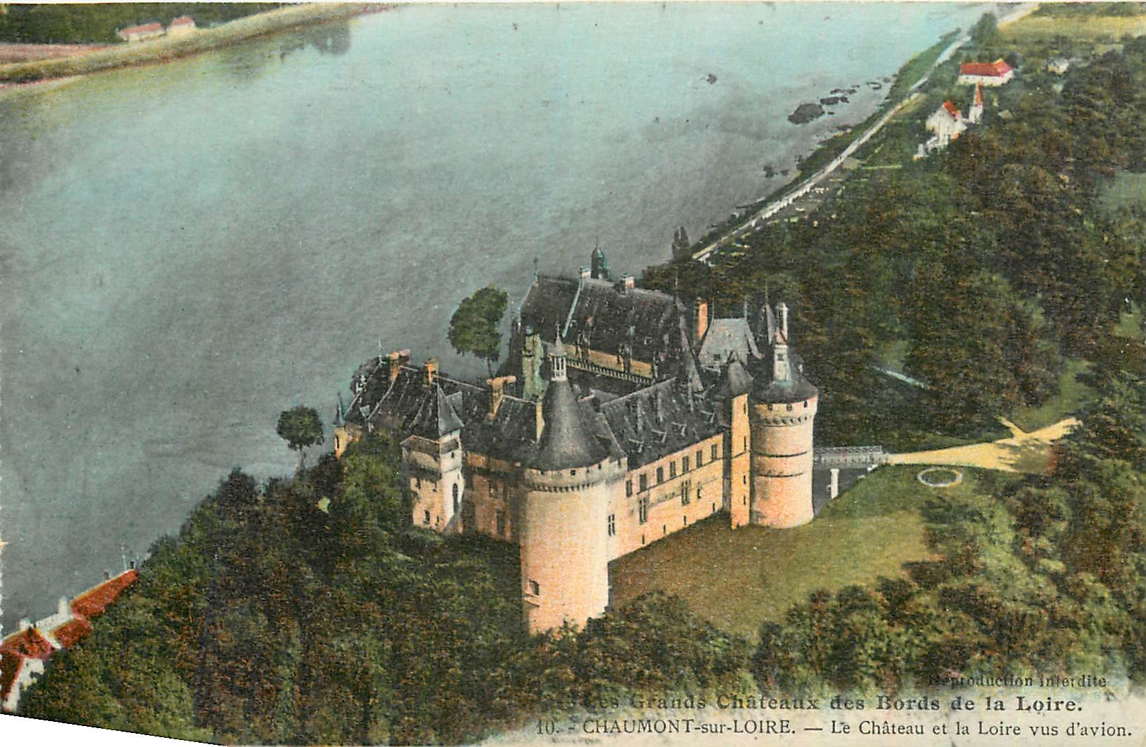 CPA Les Grands Chateaux des Bords de la Loire Chaumont sur Loire Le Chateau et la Loire vus d'avion 