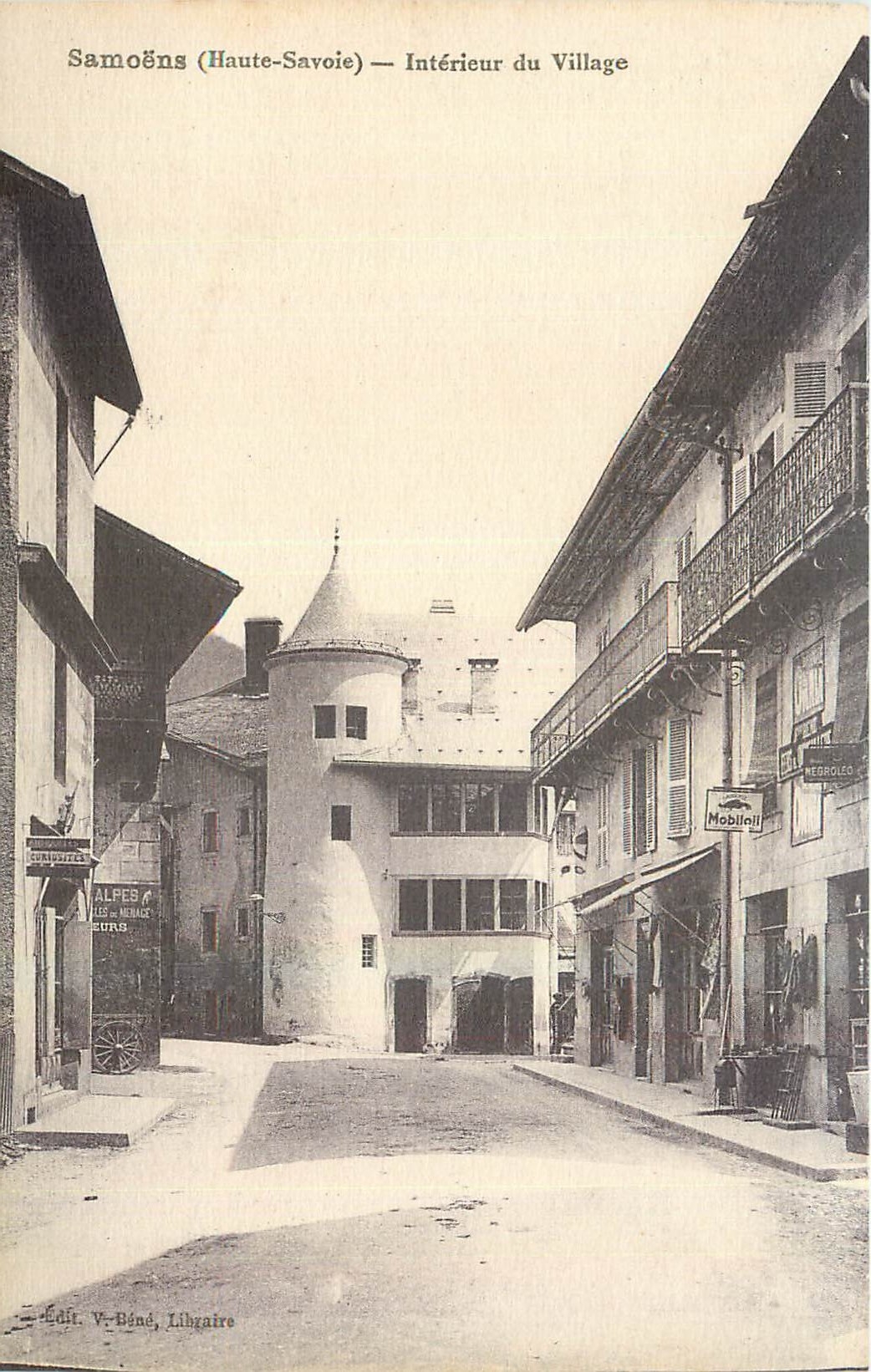 CPA Samoens Haute Savoie Interieur du Village  Mobil Oil