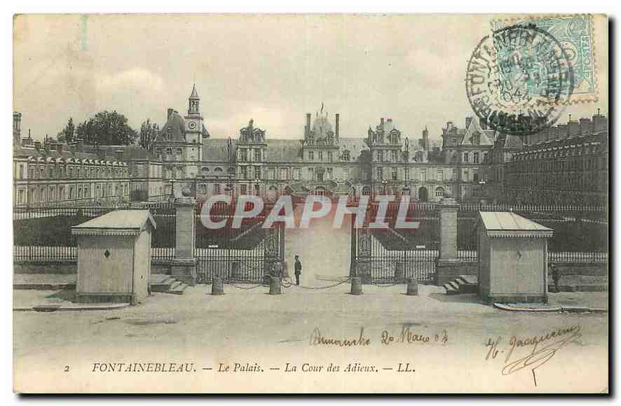 CPA Fontainebleau Le Palais Le Cour des Aieux 