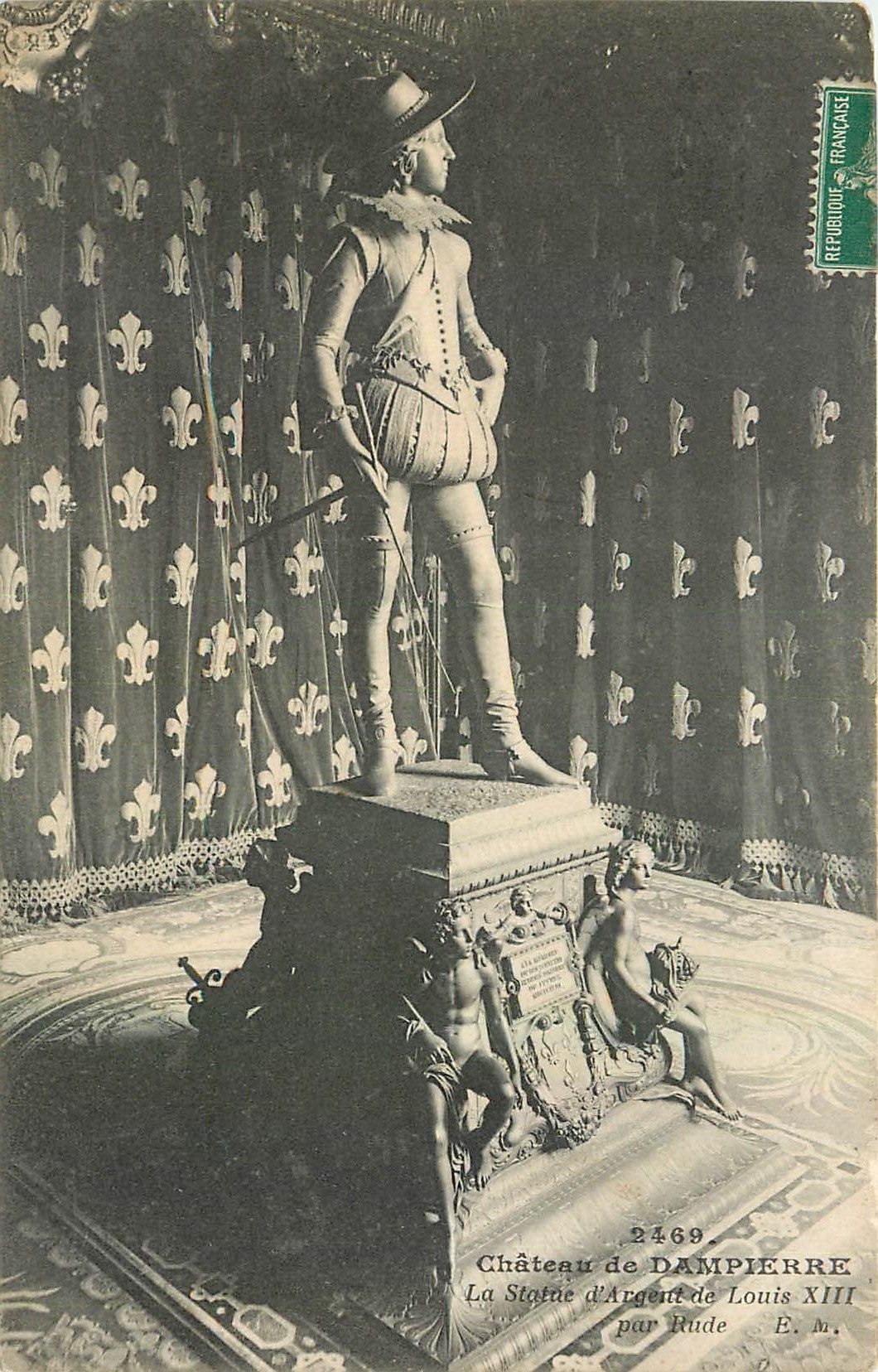 CPA Chateau de Dampierre La Statue d'Argent de Louis XIII 