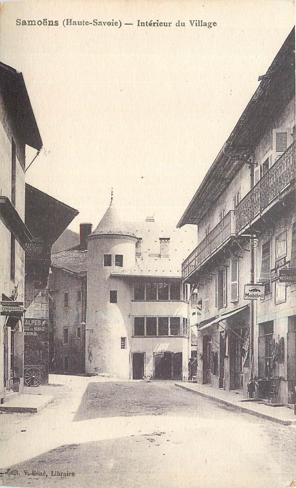 CPA Samoens Haute Savoie Interieur du Village  Mobil Oil