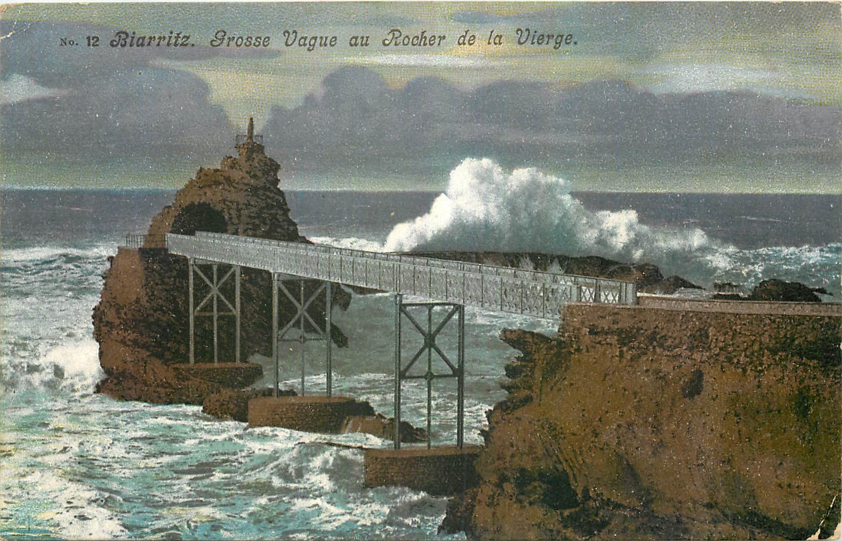 CPA Biarritz Grosse Vague au Rocher de la Vierge 