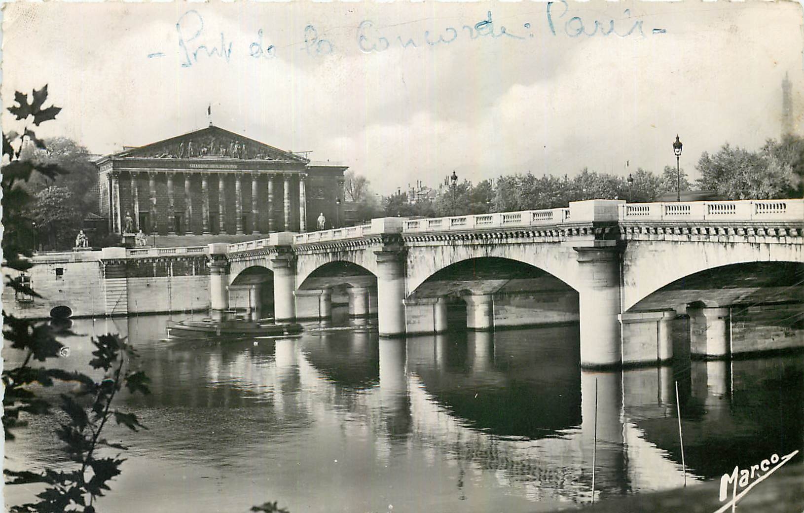 CPA Notre Paris Le Pont de la Concorde et la Chambre des Deputes 