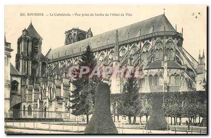 CPA Bourges La Cathedrale Vue prise du Jardin de l'Hotel de Ville 