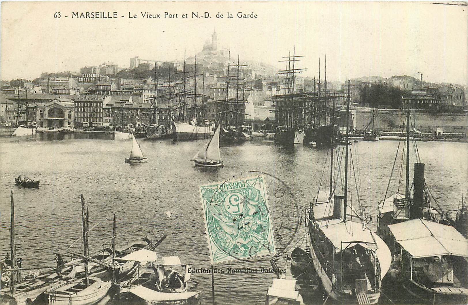 CPA Marseille Le Vieux Port et N D de la Garde Bateaux