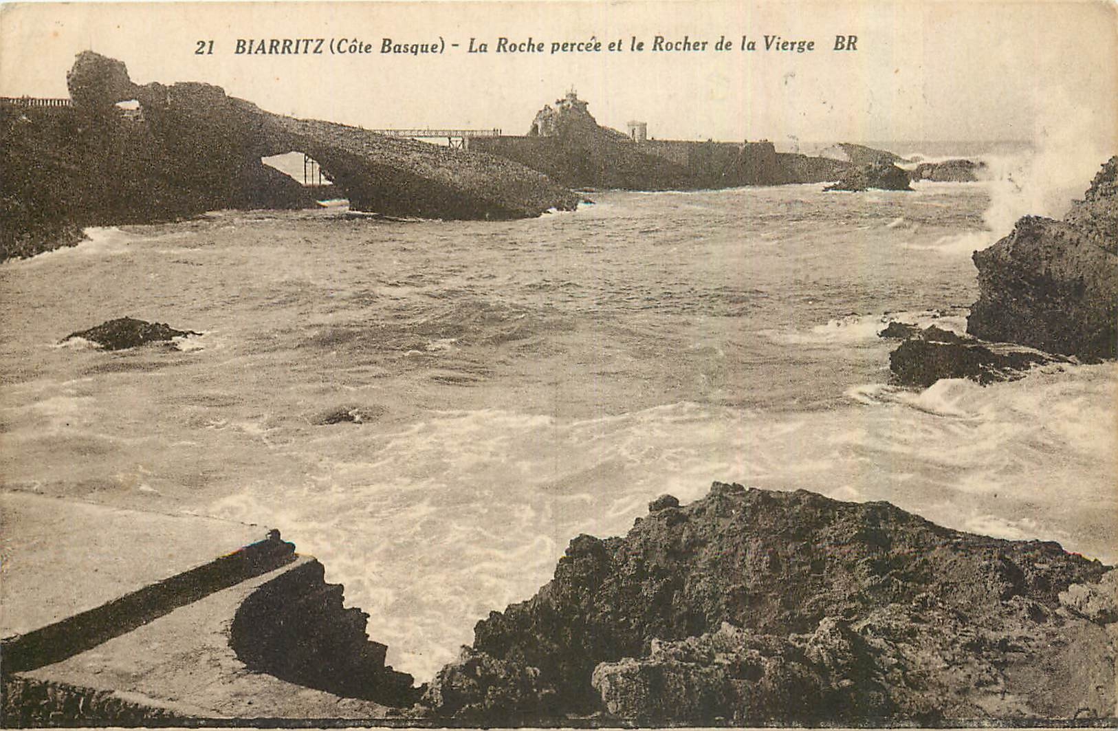 CPA Biarritz Cote Basque La Roche percee et le Rocher de la Vierge 