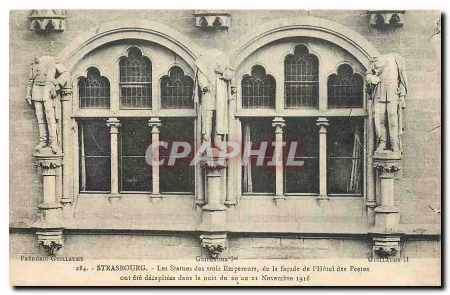 CPA Strassbourg Les Statues des trois Empereurs de la facade de l'Hotel des Postes  