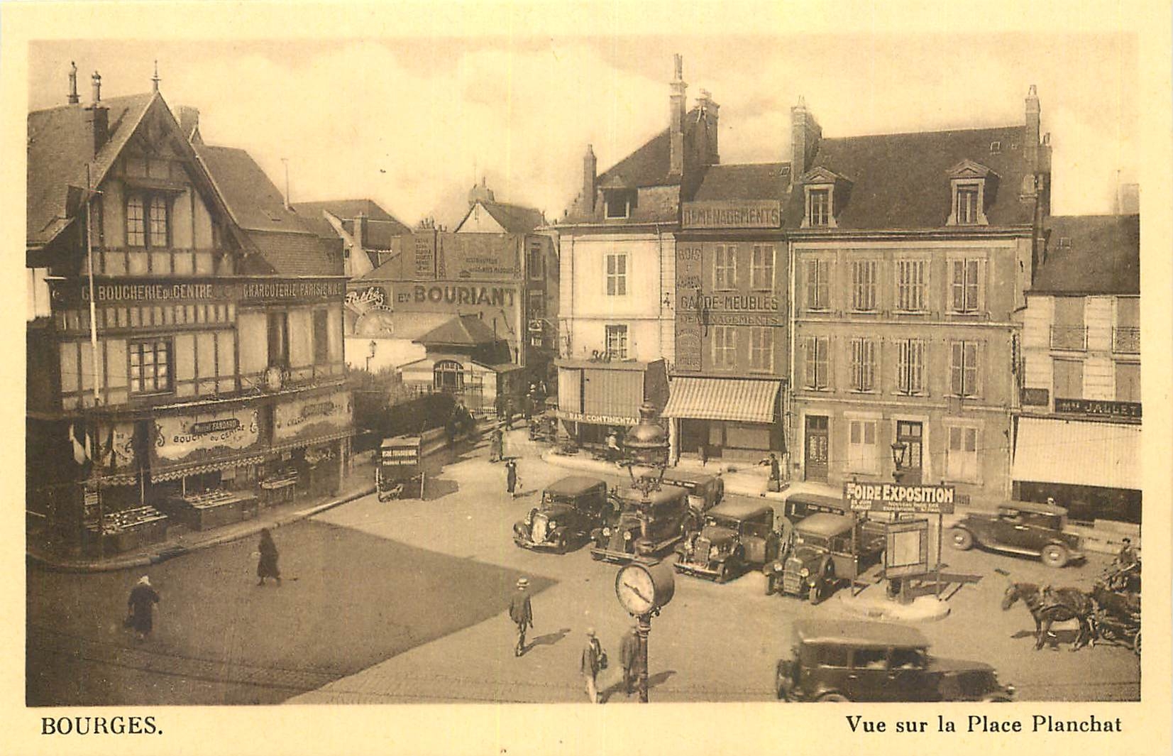 Bourges — Ansicht der Place Planchat — Verlag unbekannt