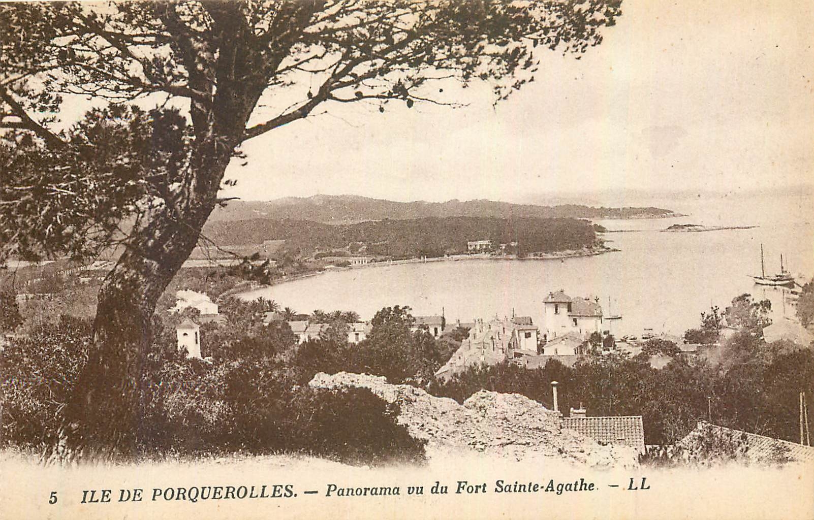 CPA Ile de Porquerolles Panorama vu du Fort Sainte Agathe 