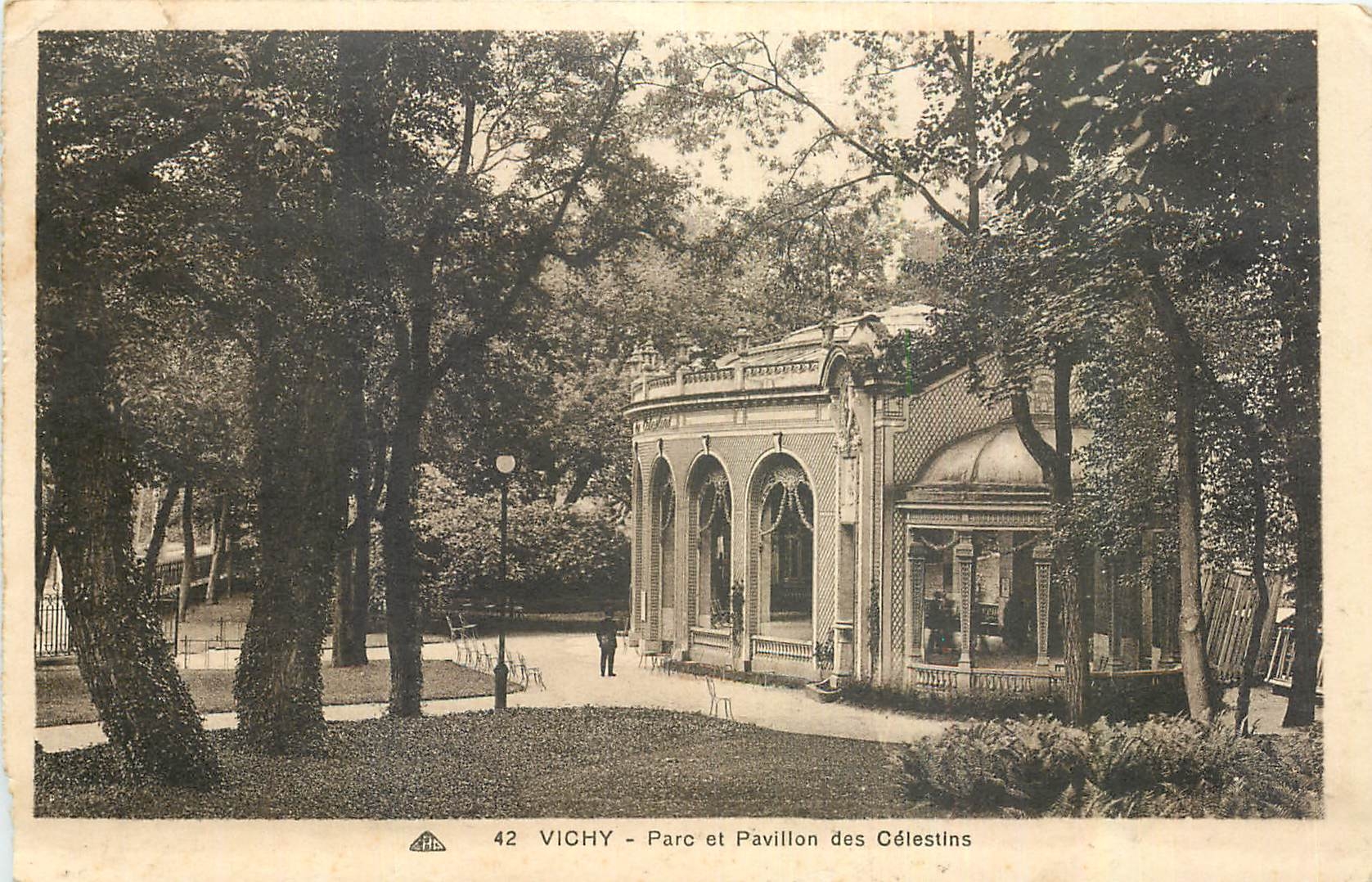 Vichy - Parc et Pavillon des Célestins — CPA n°42, éditeur A. P. L. (A. P. L.)