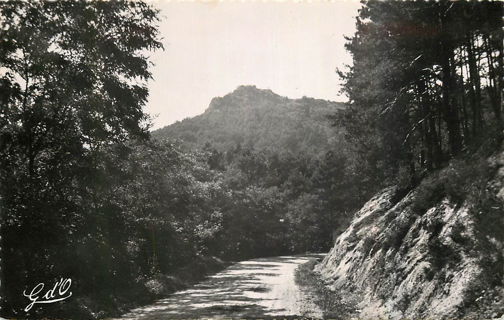 CPA l'Auvergne Chatel Guyon Vallee des Prades le Roc Errant 