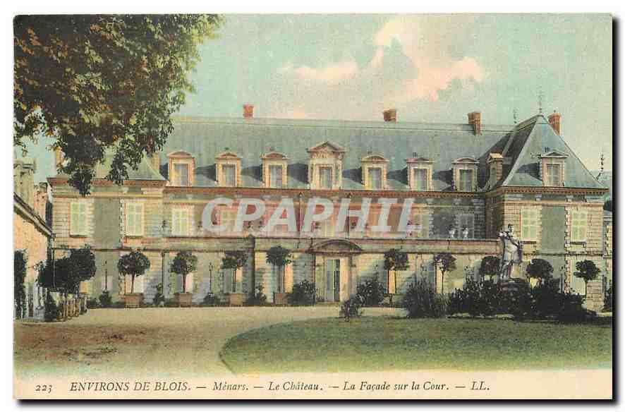 CPA Environs de Blois Menars Le Chateau La Facade sur la Cour 