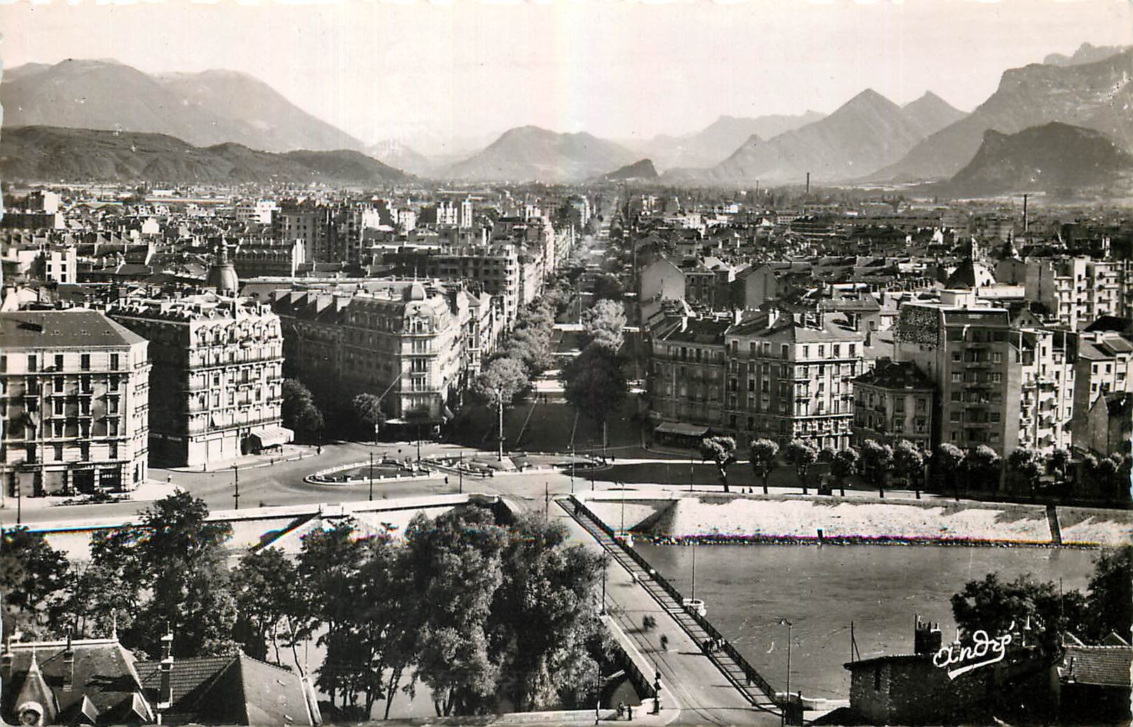 Grenoble — Vue générale et le cours Jaurès — Edition d'Art Grenoble
