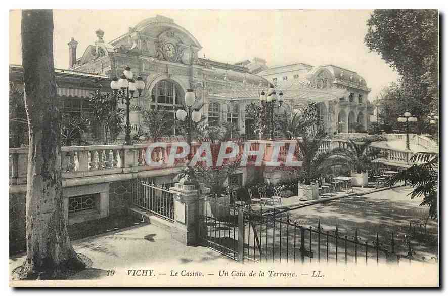 CPA Vichy le Casino Un Coin de la Terrasse 