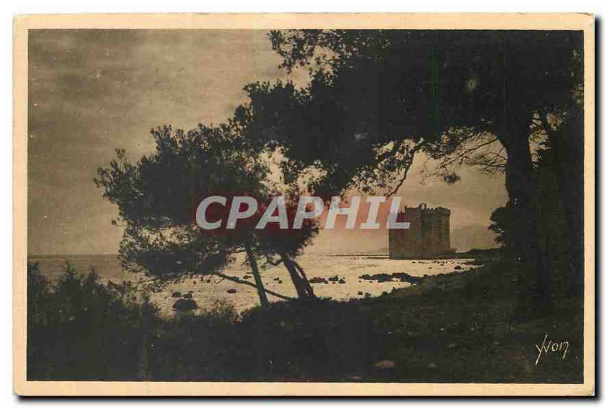 CPA La Douce France Cote d'Azur Cannes Alpes Maritimes L'Ile Saint Honorat le Vieux Chateau 