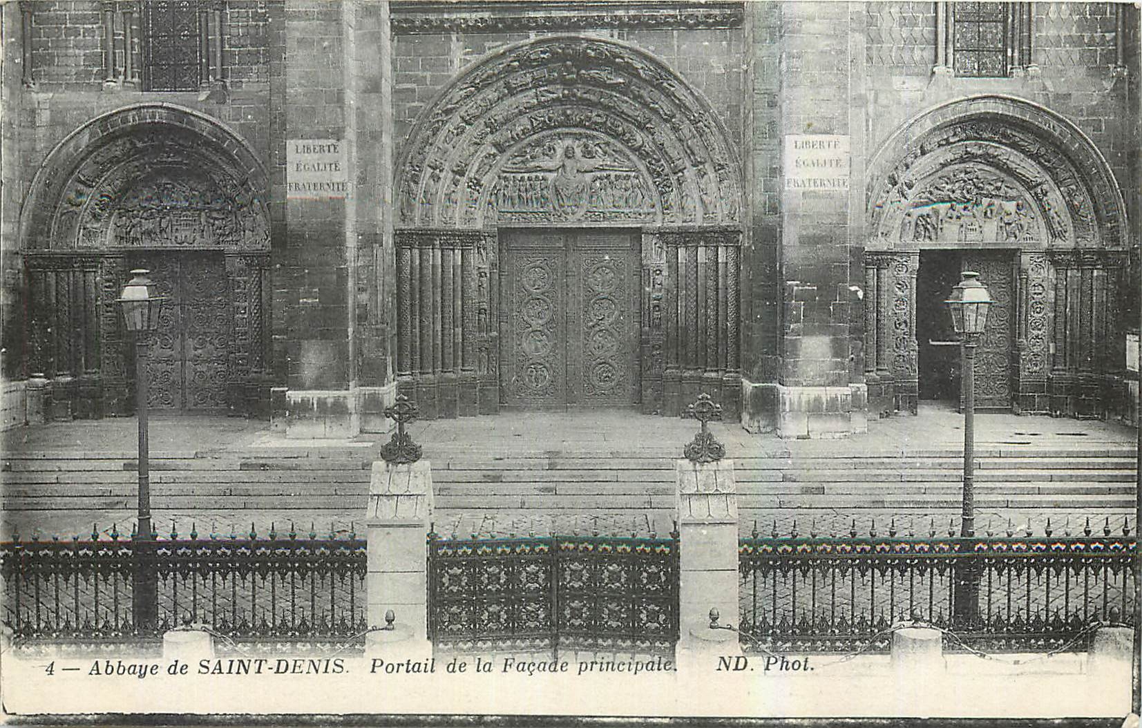 CPA Abbaye de Saint Denis Portail de la Facade principale 