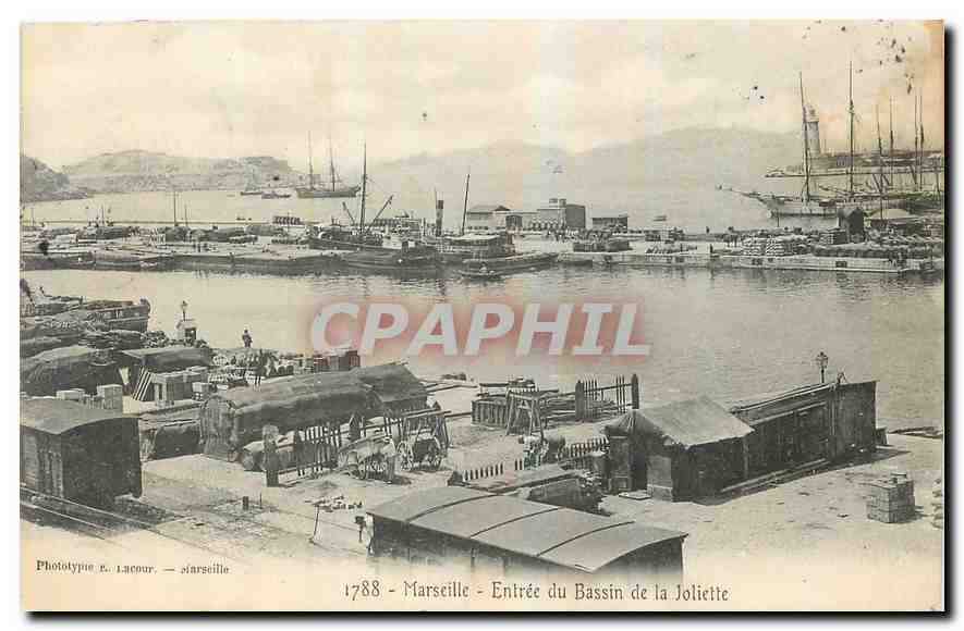 CPA Marseille Entree du Bassin de la Joliette Bateaux