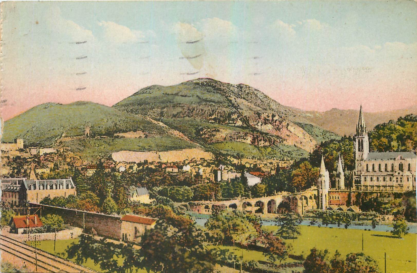 CPA Lourdes Vue panoramique sur la Basilique le Fort et le Funiculaire du Grand Fer 