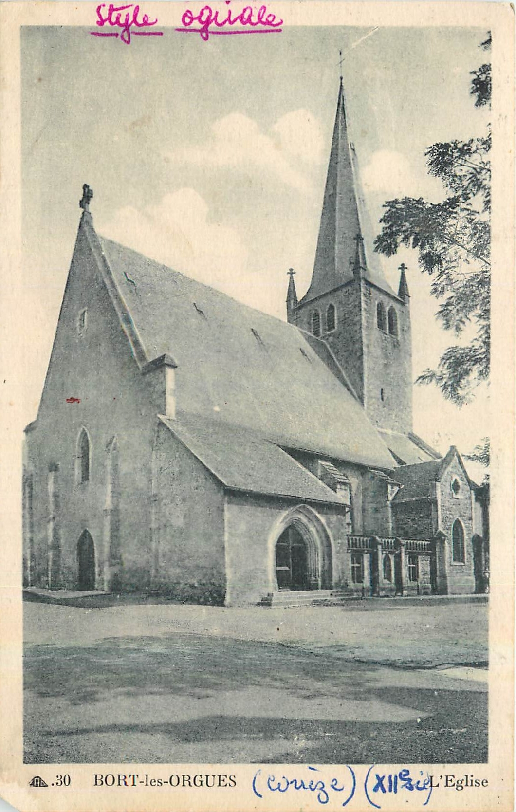 CPA Bort les Orgues L'Eglise 