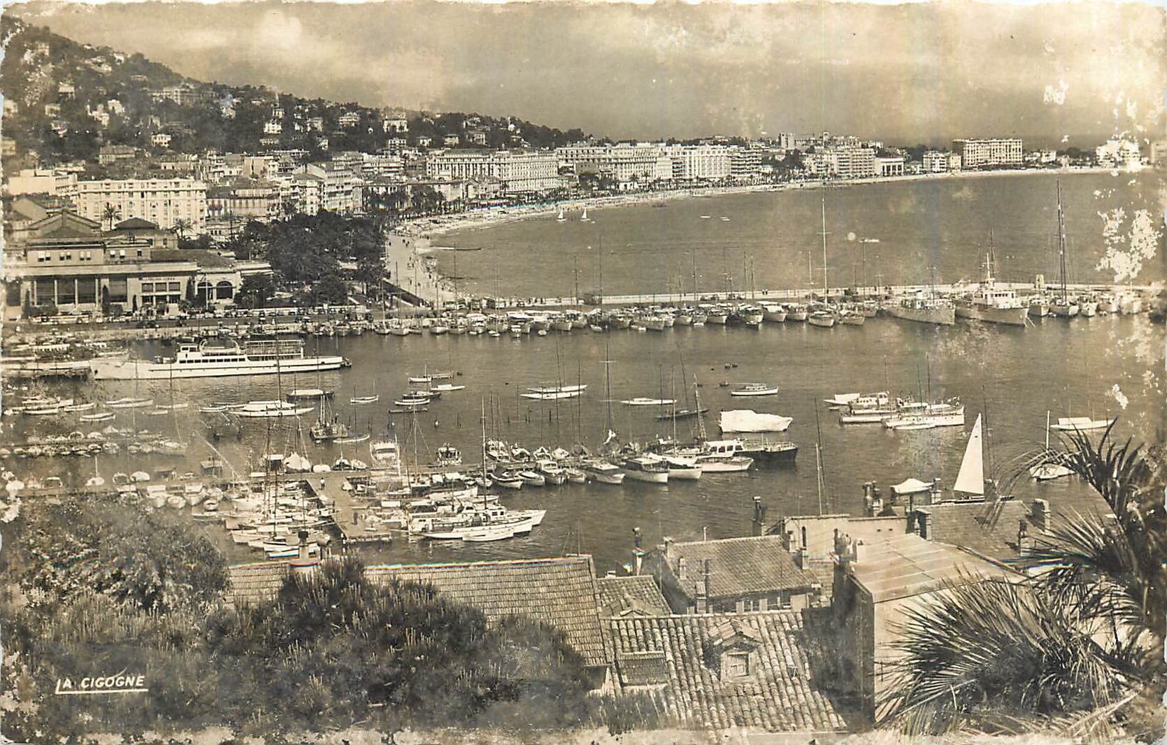 CPM Cannes A M Vue d'ensemble du Port et de la Croisette 