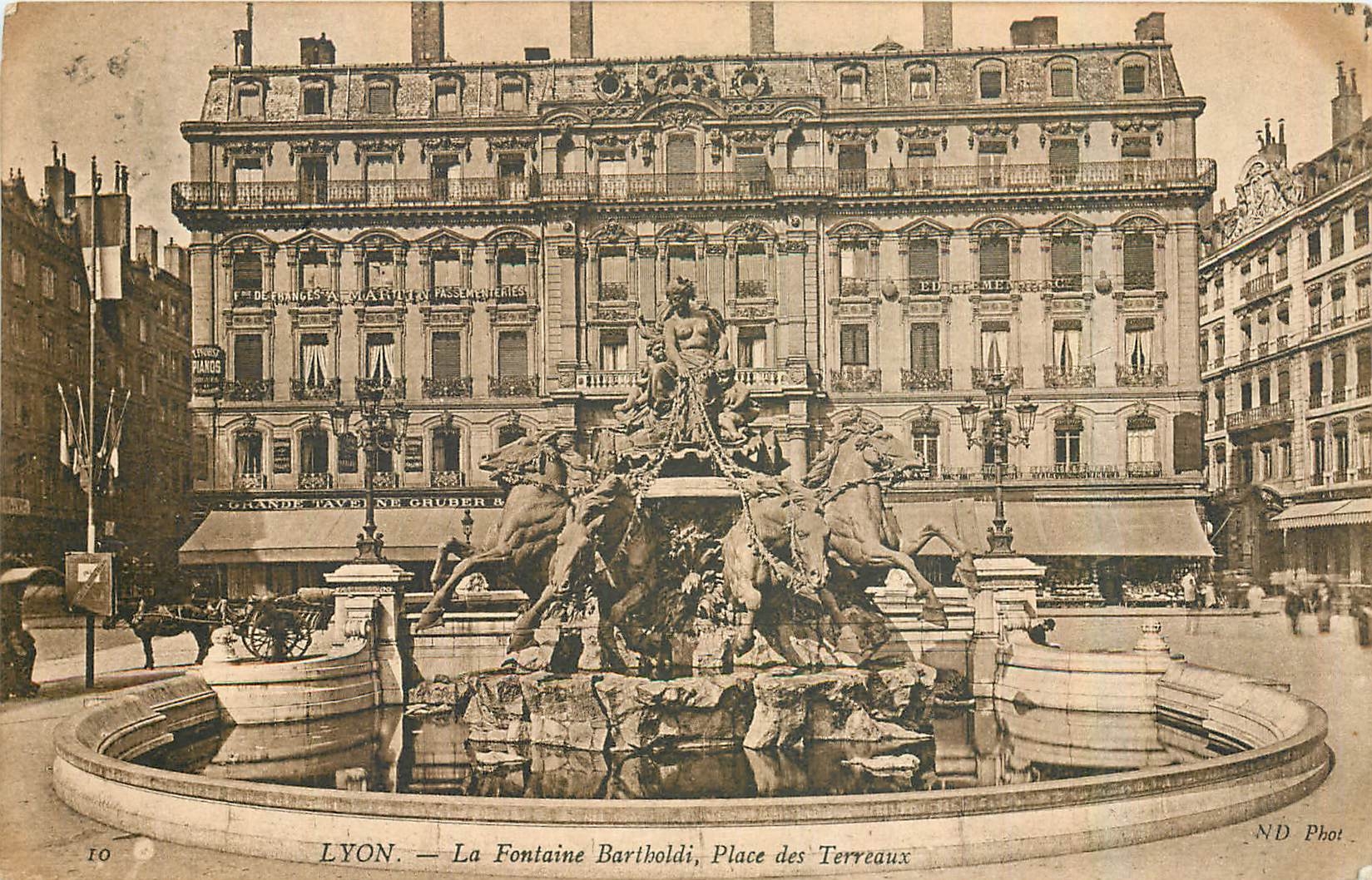 CPA Lyon La Fontaine Bartholdi Place des Terreaux 