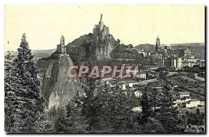 Le Puy-en-Velay — Vue prise à travers les pins — Cie des Arts Photographiques