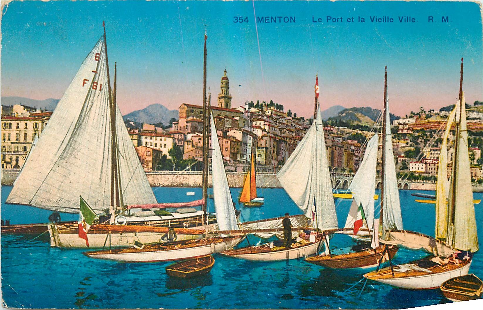 CPA Menton Le Port et la Vieille Ville Bateaux