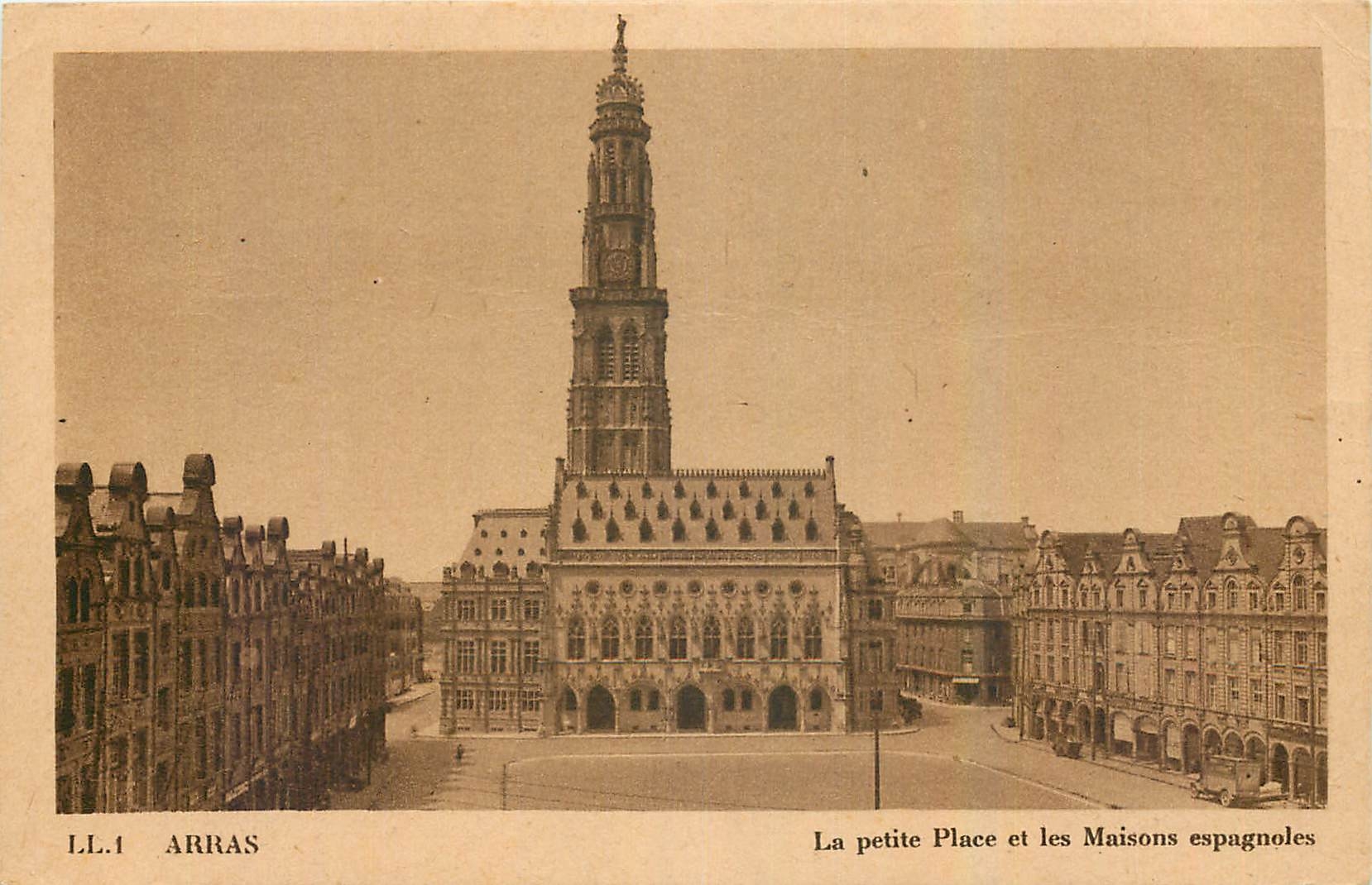 CPA Arras La Petite Place et les Maisons espagnoles 