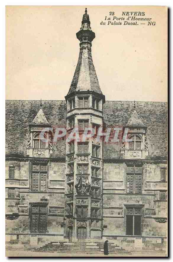 CPA Nevers La Porte d'Honneur du Palais Ducal 