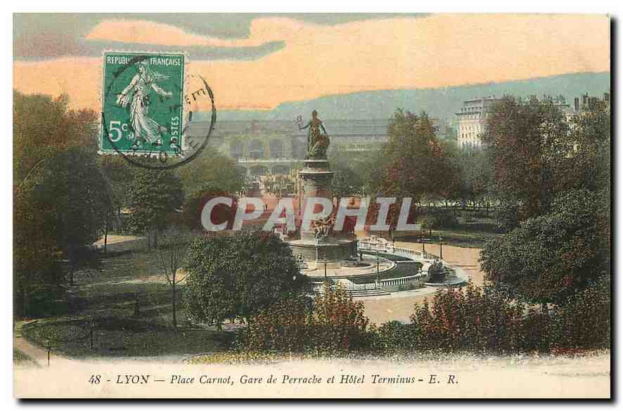 LYON — Place Carnot, Gare de Perrache et Hôtel Terminus — E. R.