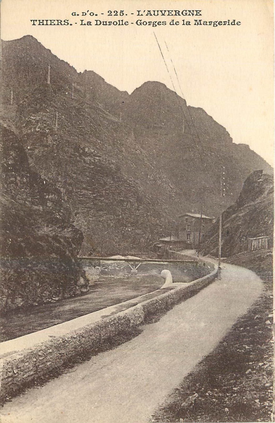 CPA L'Auvergne Thiers La Durolle Gorges de la Margeride 
