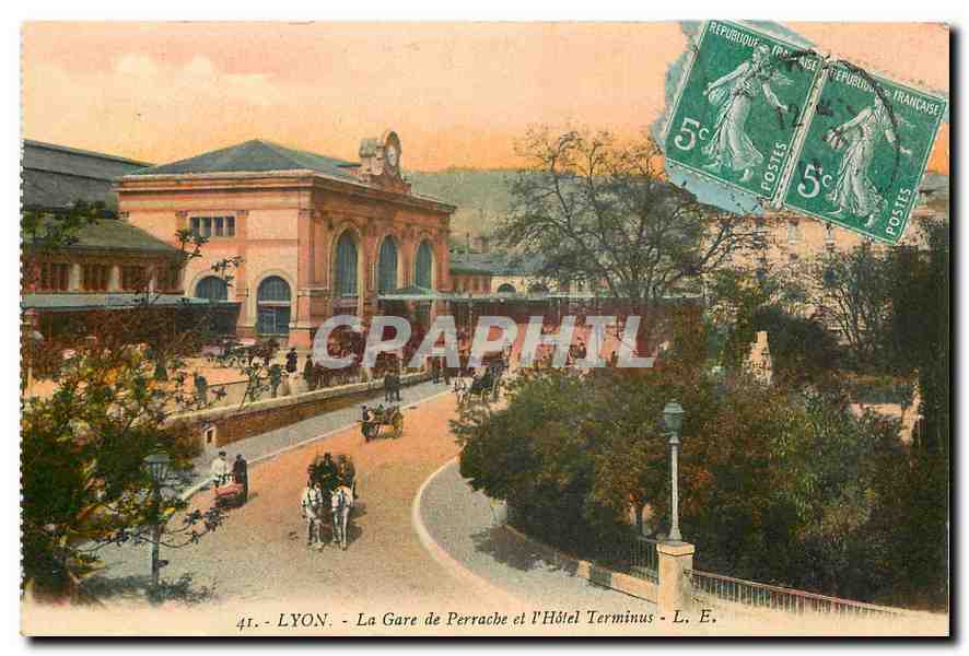 CPA Lyon La Gare de Perrache et l'Hotel Terminus 