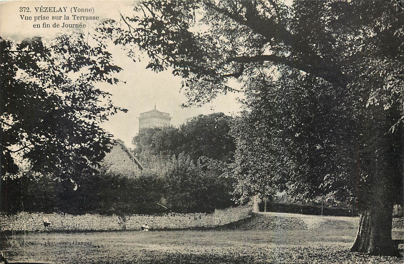 CPA Vezelay Yonne Vue prise sur la Terrasse en fin de Journee 