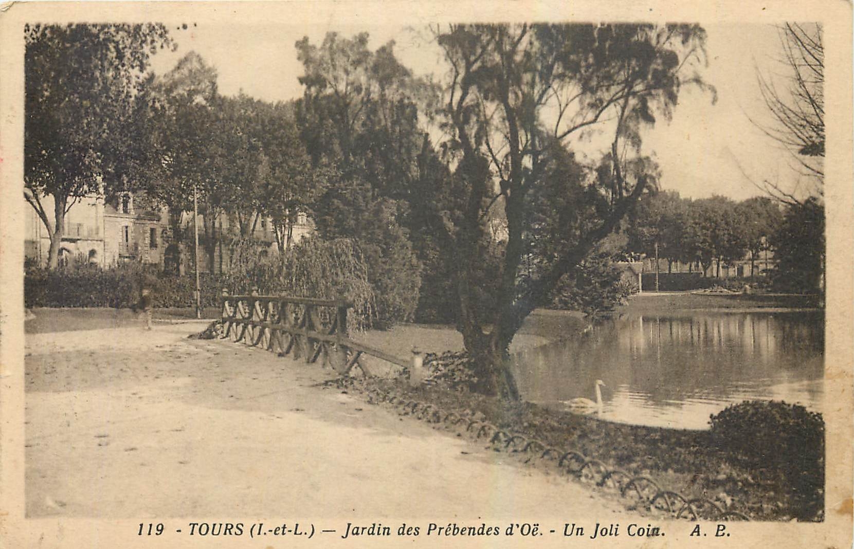 CPA Tours I et L Jardin des Prebendes d'Oe Un Joli Coin 