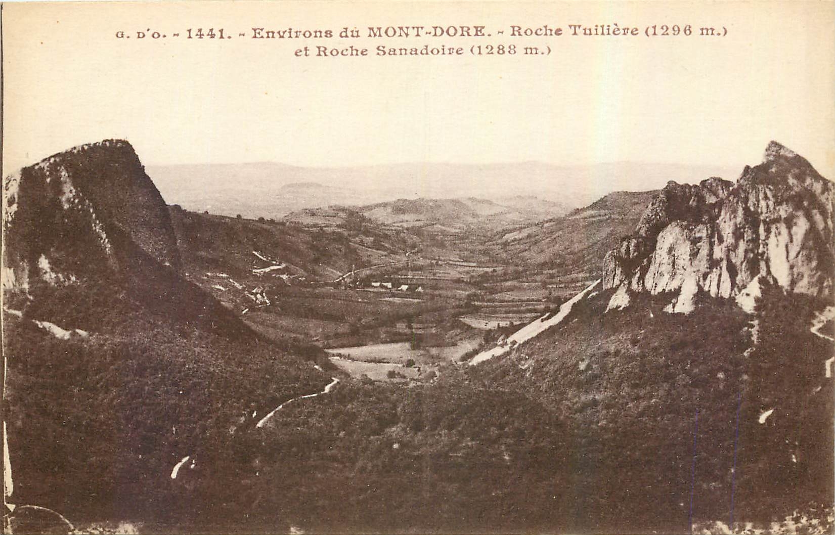 CPA Environs du Mont Dore Roche Tuiliere et Roche Sanadoire 