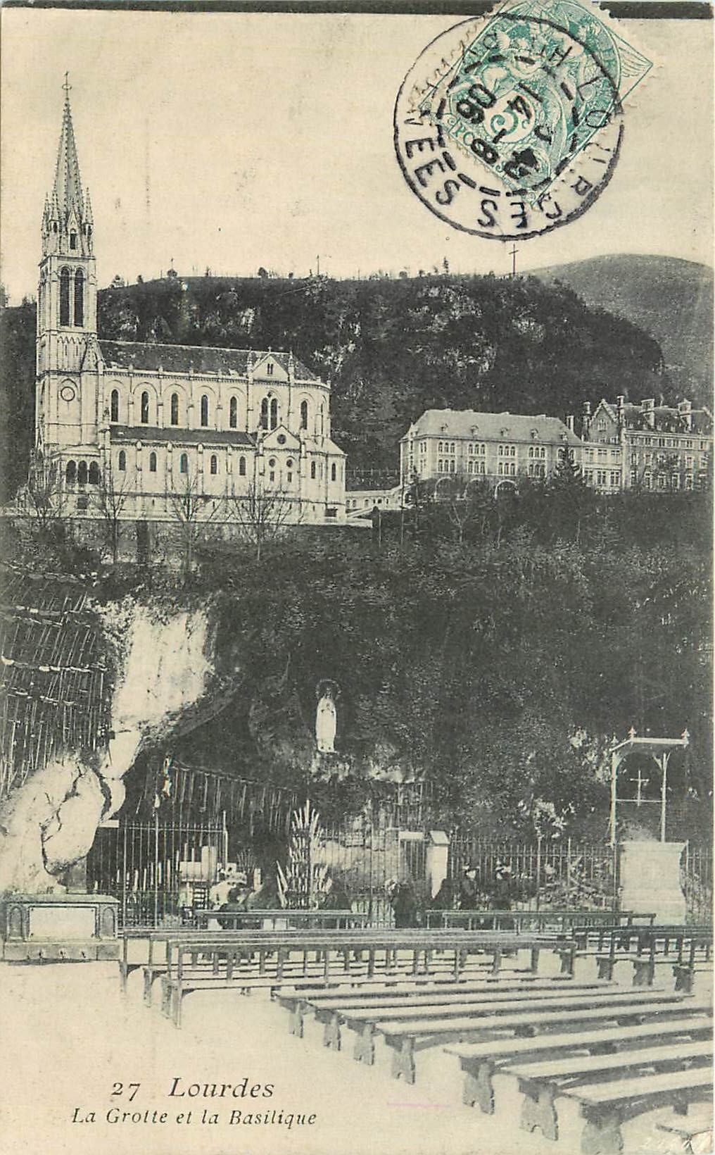 CPA Lourdes La Grotte et la Basilique 