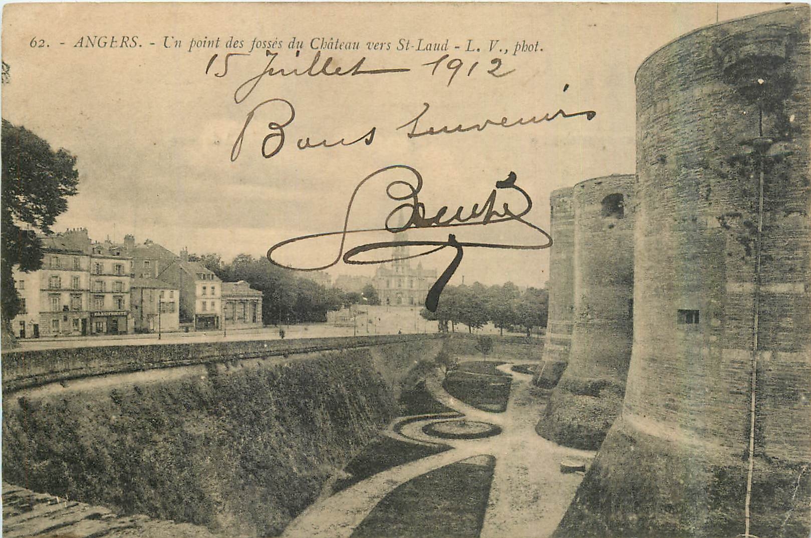 CPA Angers Un point des fosses du Chateau vers St Laud 