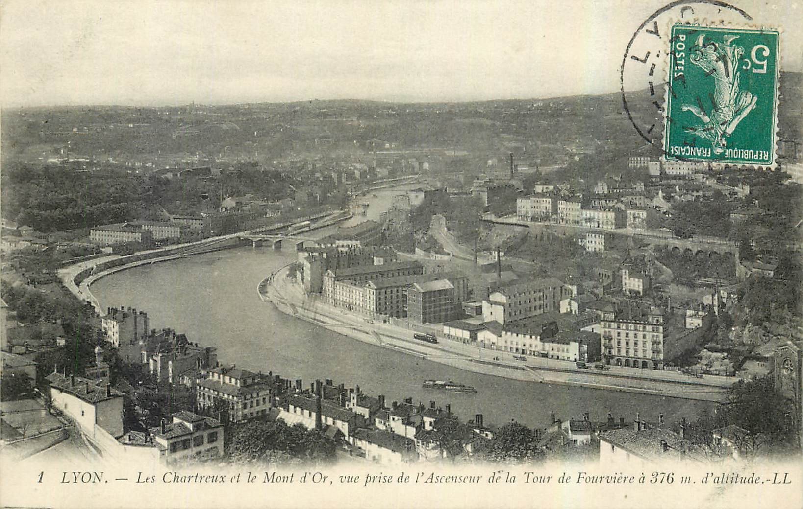 CPA Lyon Les Chartreux et le Mont d'Or vue prise de l'Ascenseur de la Tour de Fourviere 