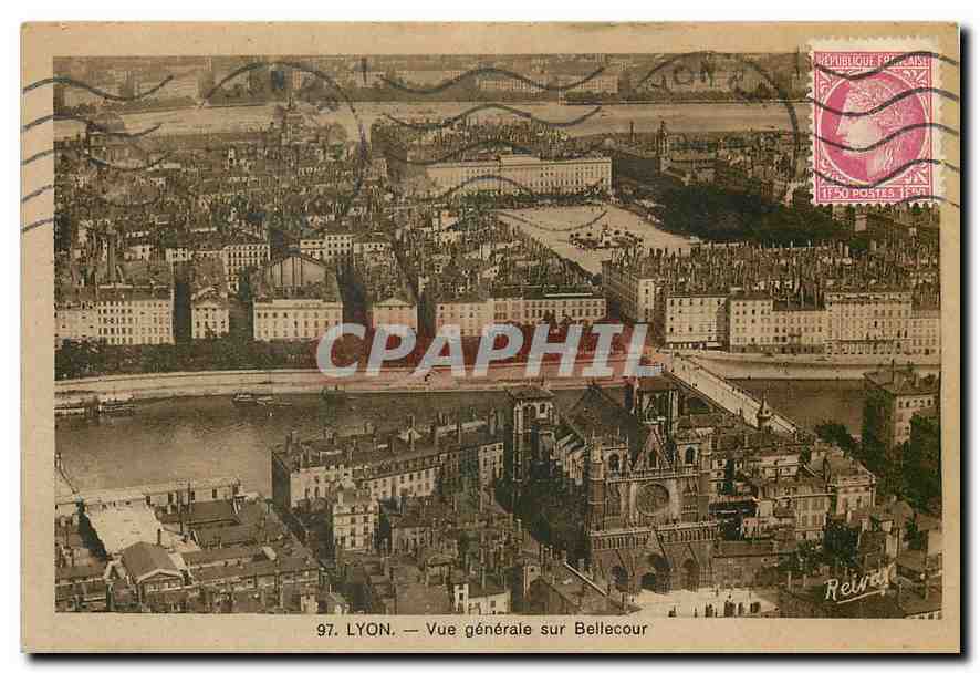 CPA Lyon Vue generale sur Bellecour 