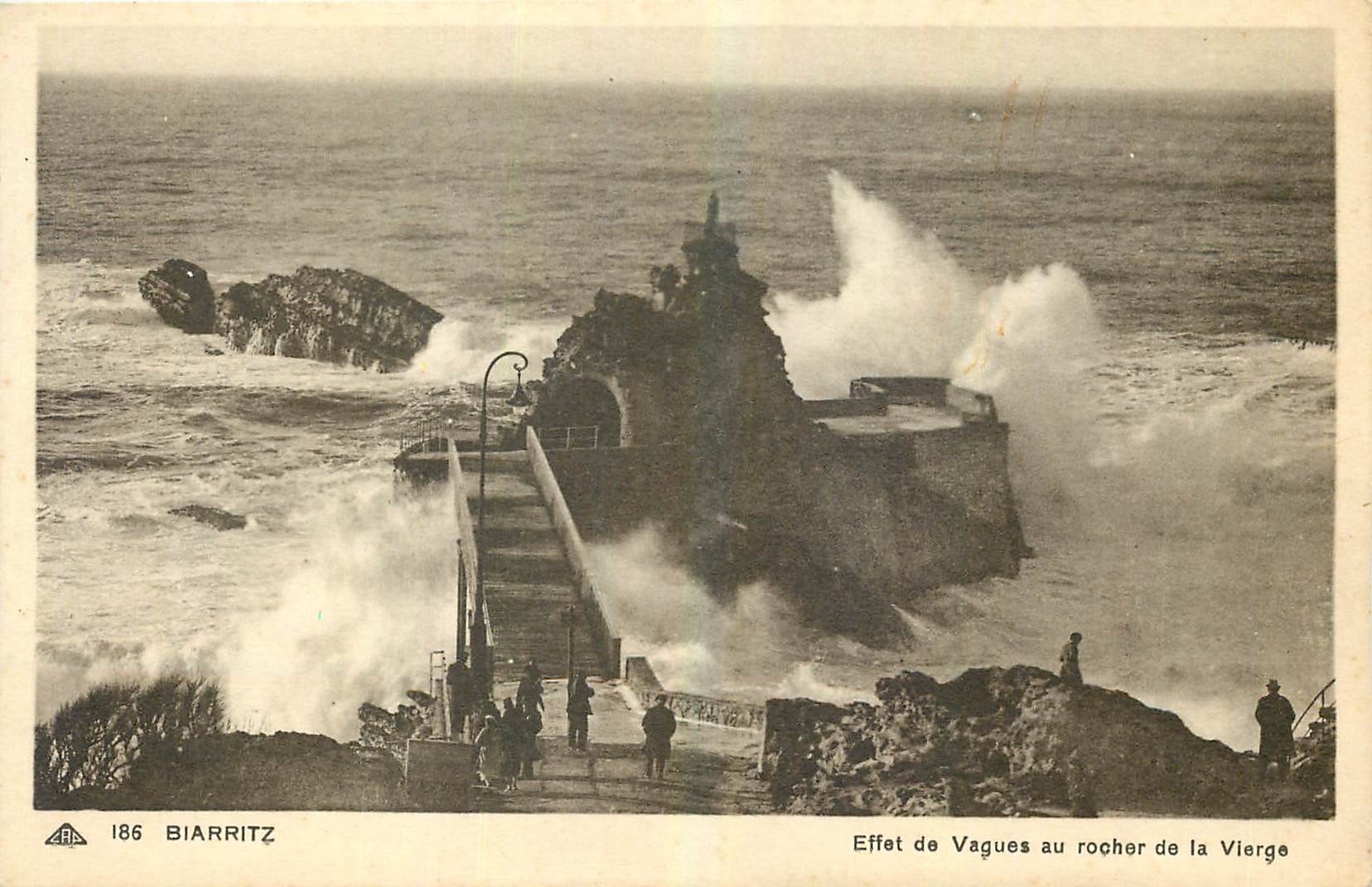 CPA Biarritz Effet de vagues au rocher de la Vierge 