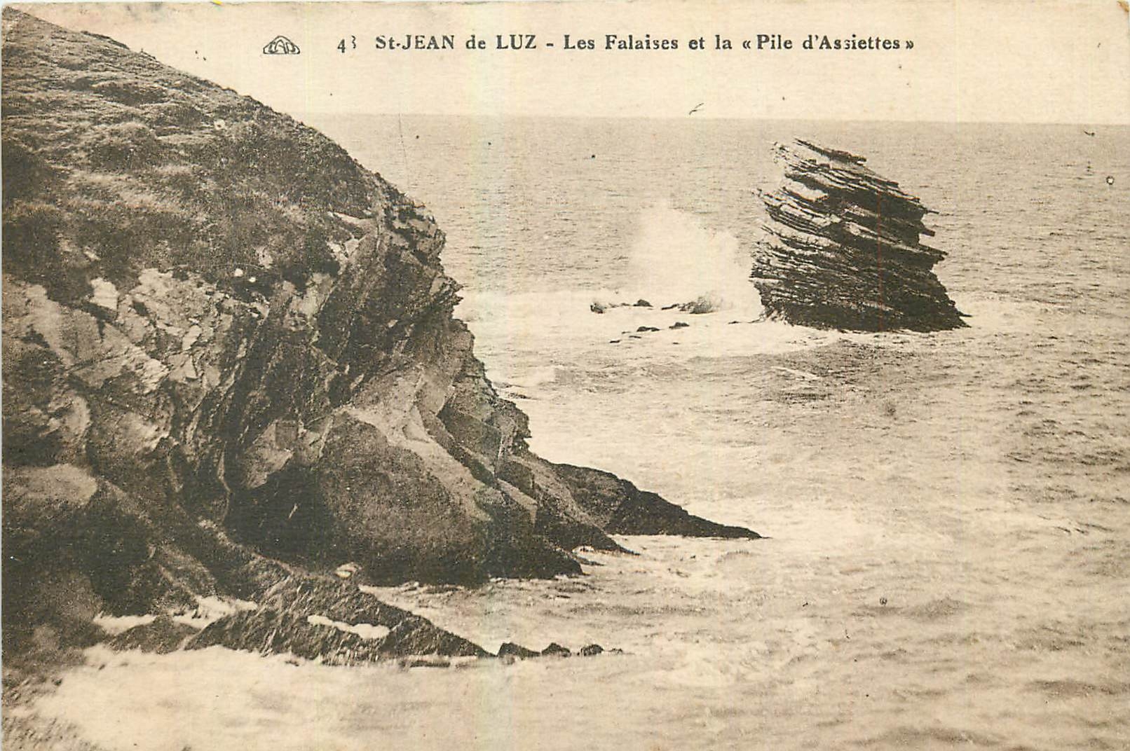 CPA St Jean de Luz Les Falaises et la Pile d'Assiettes 