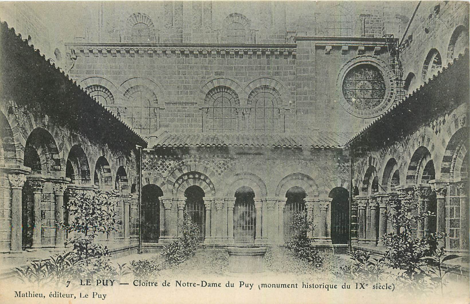 CPA Le Puy Cloitre de Notre Dame du Puy monument historique 