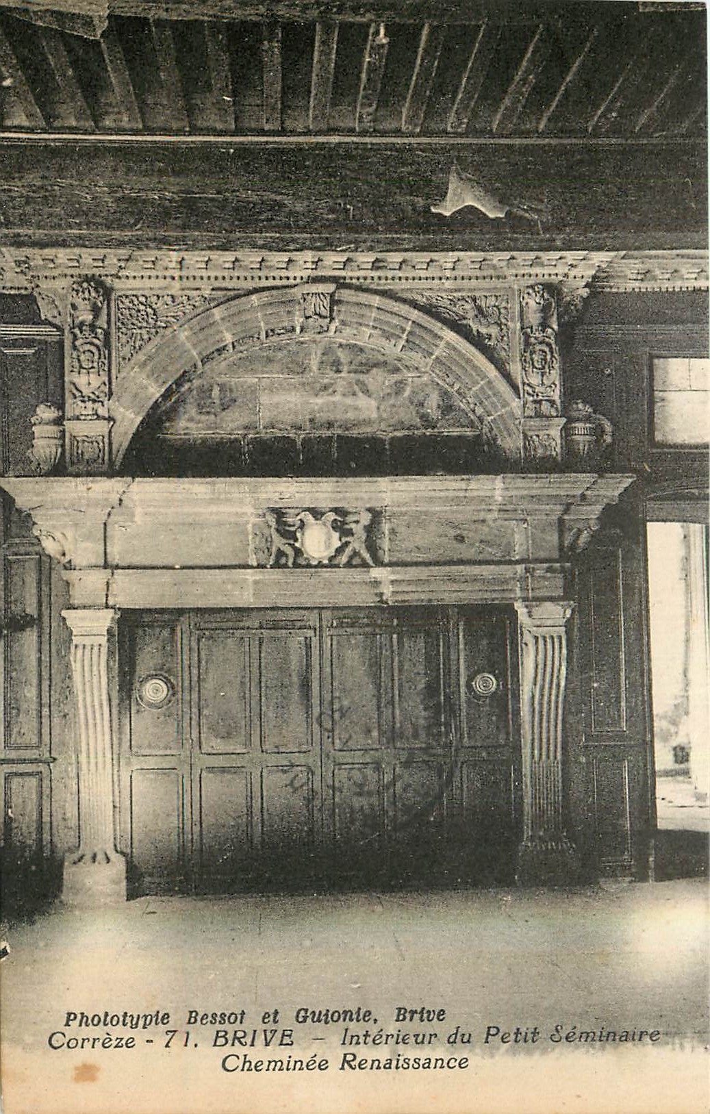 CPA Correze Brive Interieur du Petit Seminaire Cheminee Renaissance 